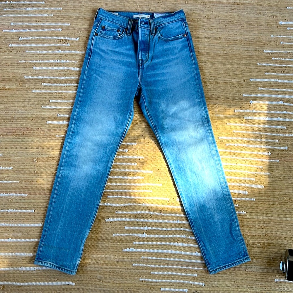 Levi’s Wedgie fit Size 25